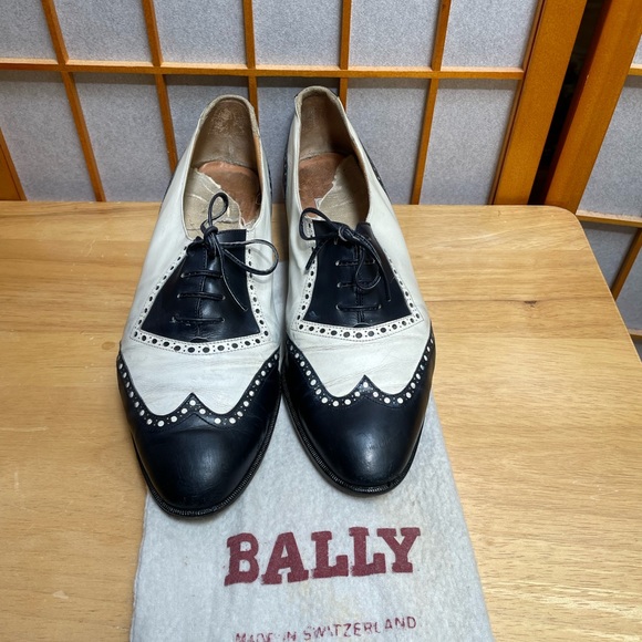 Bally Of Switzerland Spectators.  Navy and White.  Vintage in Good Condition. 10 - Picture 1 of 3